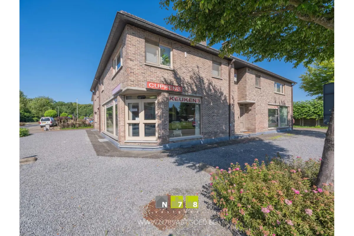 Handelszaak te  koop in Maaseik 3680 220000.00€  slaapkamers 140.00m² - Zoekertje 662785