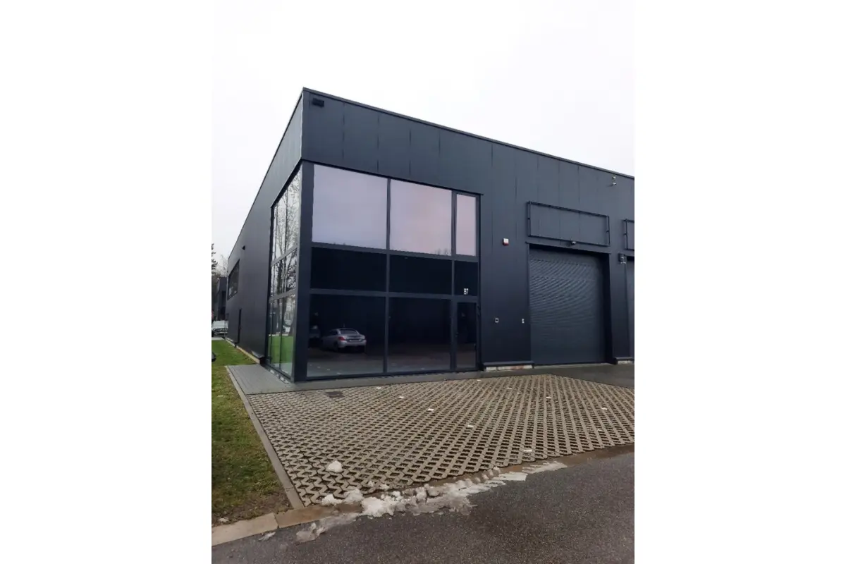 Handelszaak te  huur in Genk 3600 1950.00€  slaapkamers m² - Zoekertje 665038