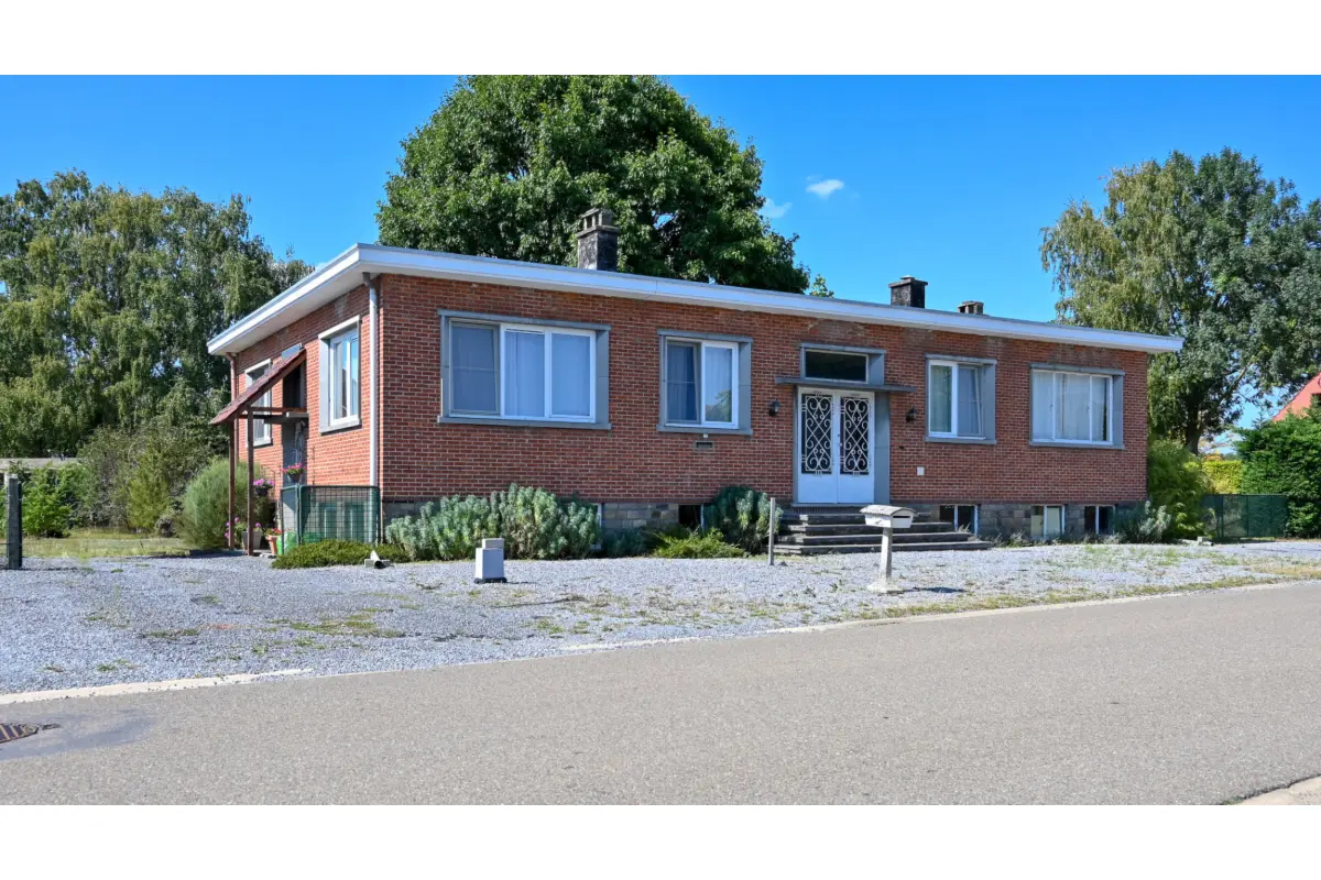 Huis te  koop in Linkhout 3560 315000.00€ 3 slaapkamers 270.00m² - Zoekertje 666245