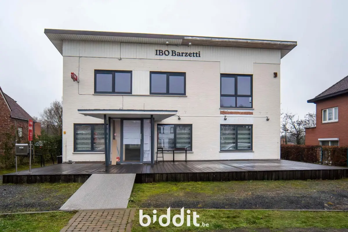 Mixgebouw te  koop in Genk 3600 195000.00€ 3 slaapkamers m² - Zoekertje 670904