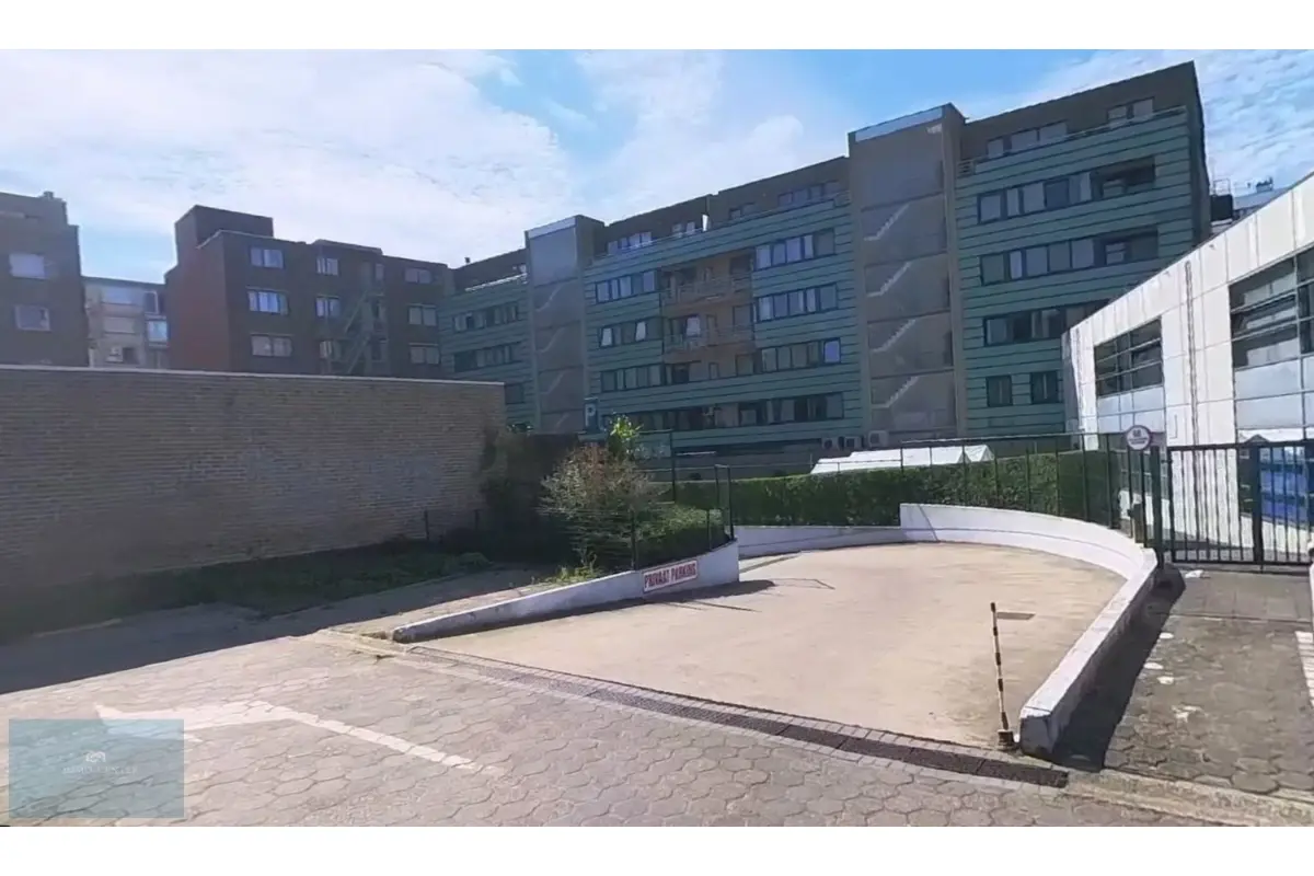 Parking & garage te  huur in Genk 3600 125.00€  slaapkamers m² - Zoekertje 671692
