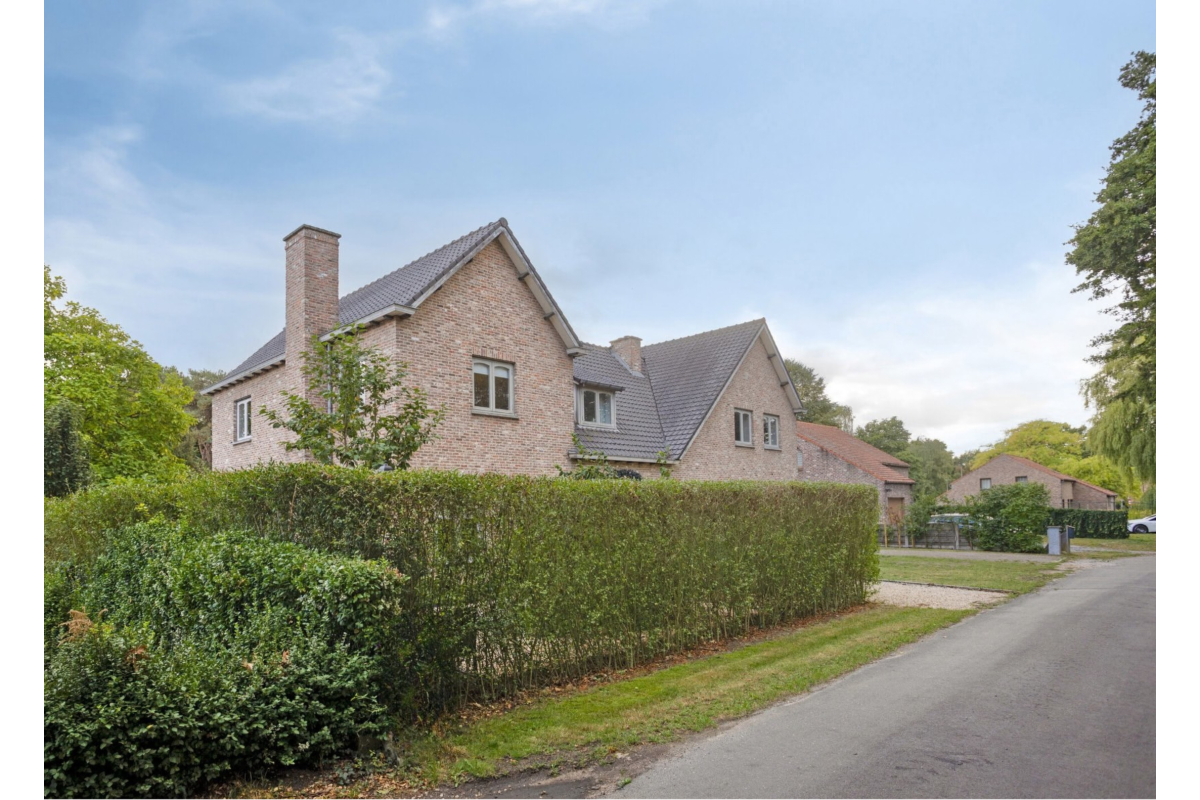 Huis te  koop in Houthalen-Helchteren 3530 549000.00€ 5 slaapkamers 255.00m² - Zoekertje 677106