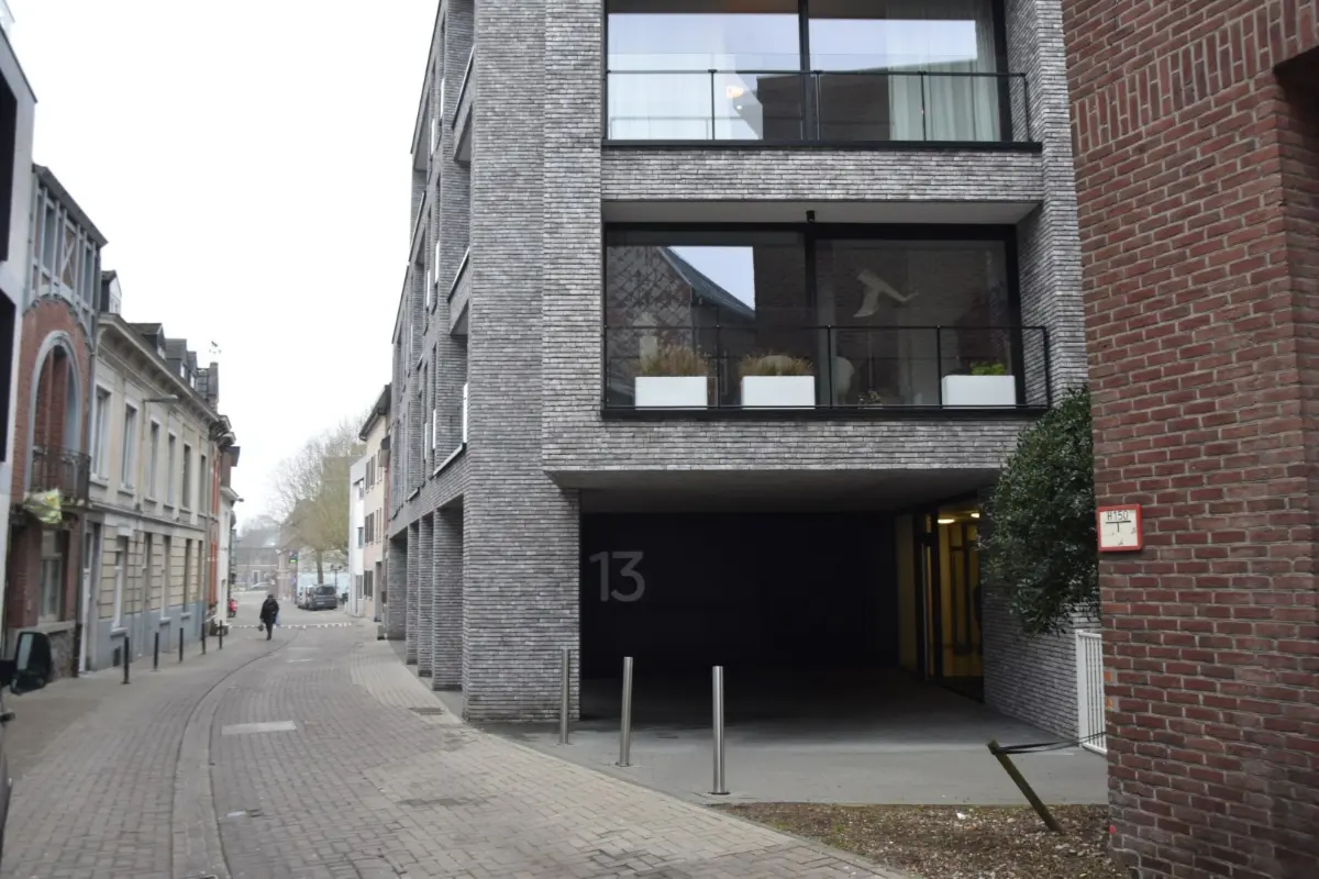 Appartement te  huur in Berg 3700 900.00€  slaapkamers 101.00m² - Zoekertje 677744