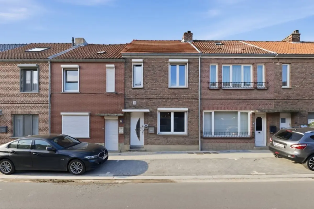 Huis te  koop in Berg 3700 270000.00€ 2 slaapkamers 119.00m² - Zoekertje 678399