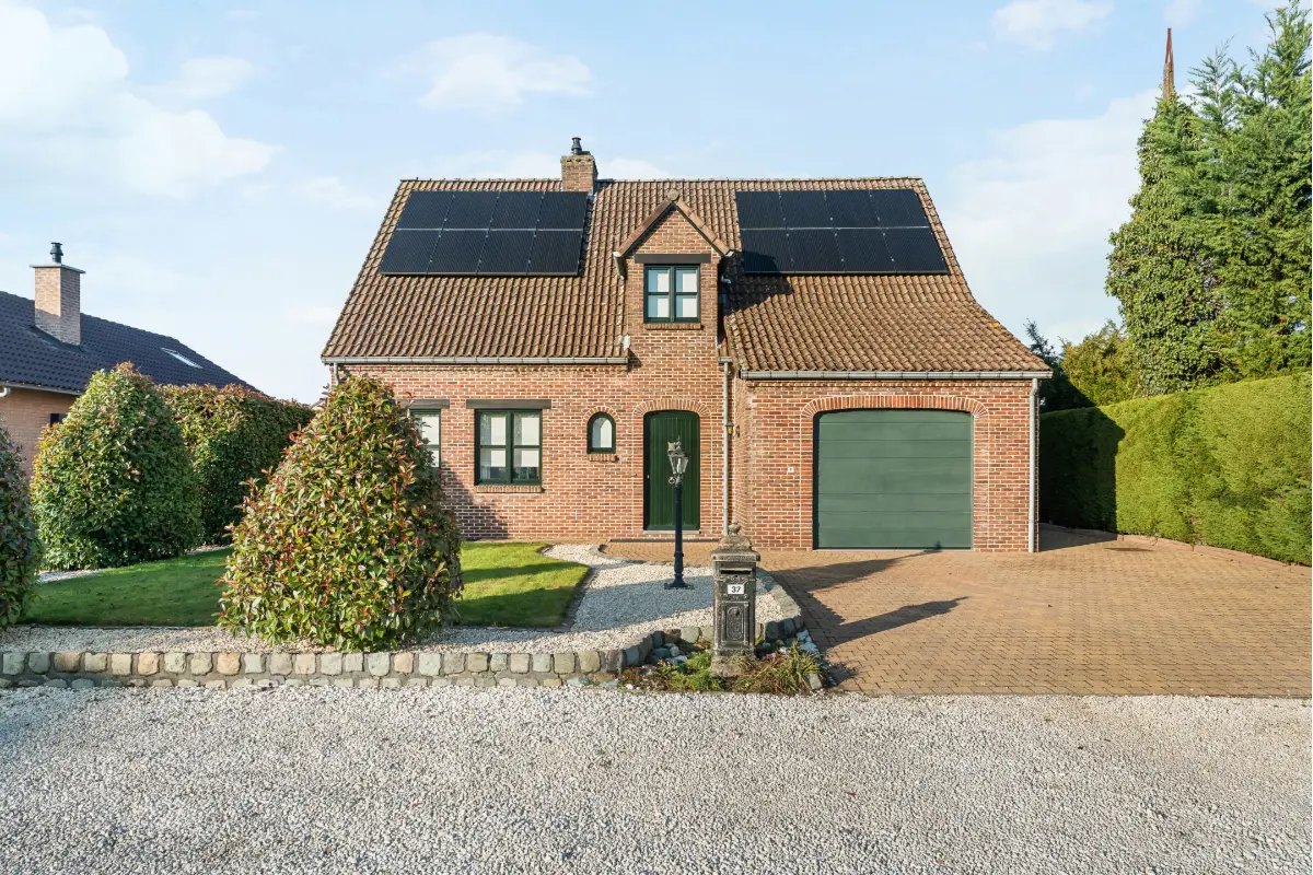 Huis te  koop in Hechtel 3940 399000.00€ 3 slaapkamers 210.00m² - Zoekertje 679308