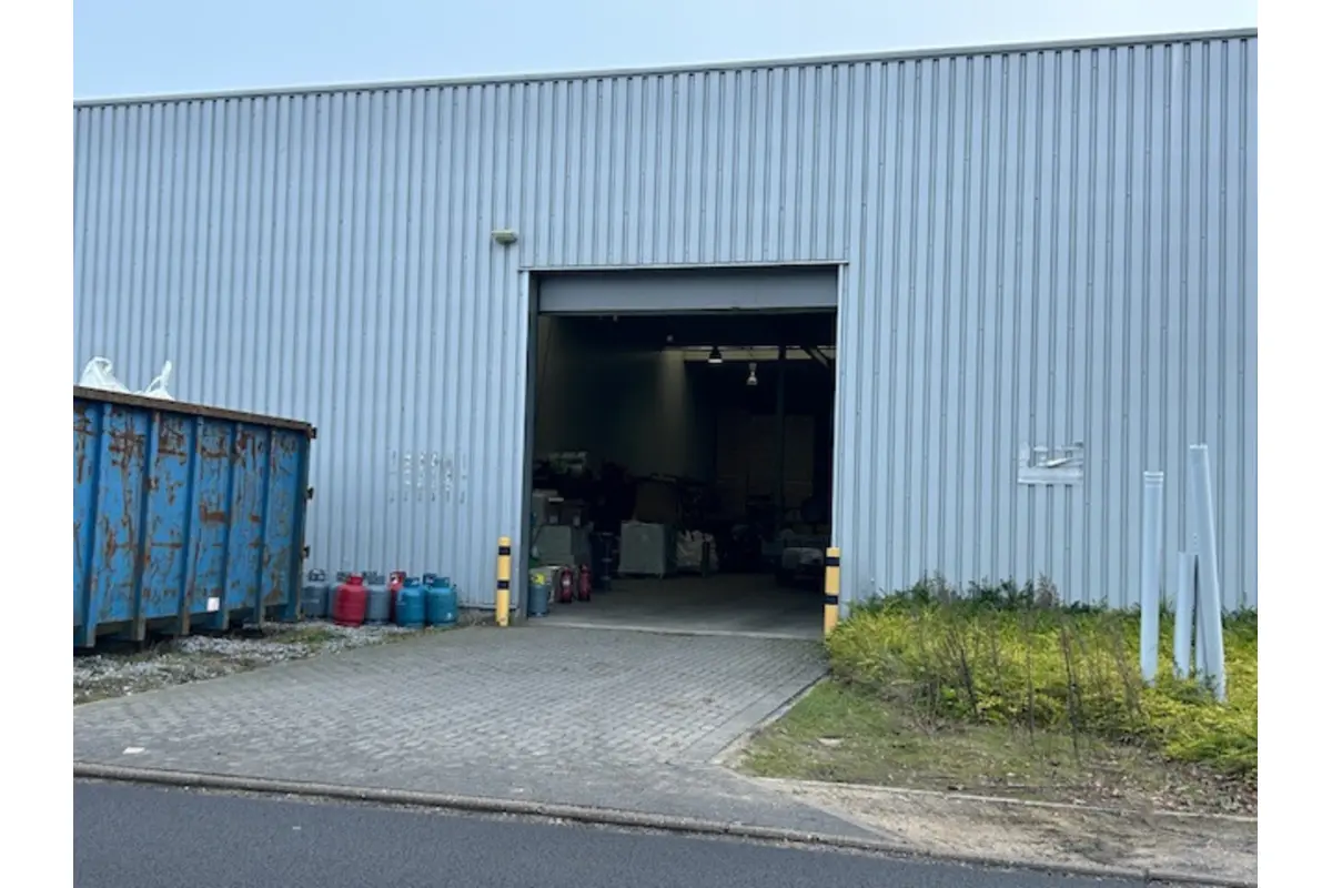 Handelszaak te  huur in Overpelt 3900 1800.00€  slaapkamers m² - Zoekertje 678424