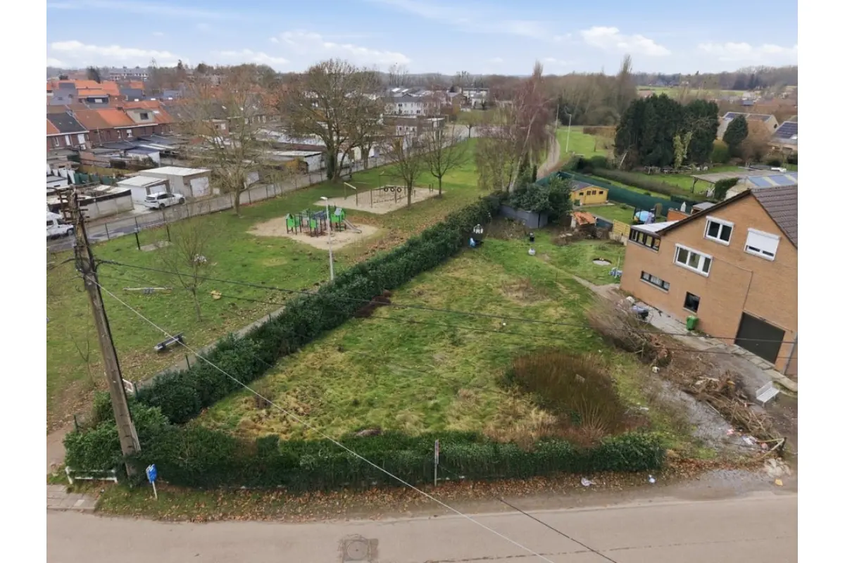 Bouwgrond te  koop in Berg 3700 90000.00€  slaapkamers m² - Zoekertje 678405