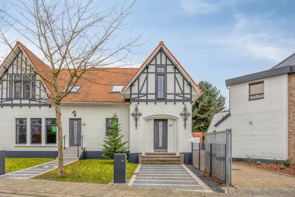 Huis te  koop in Genk 3600 450000.00€ 3 slaapkamers 263.00m² - Zoekertje 679853