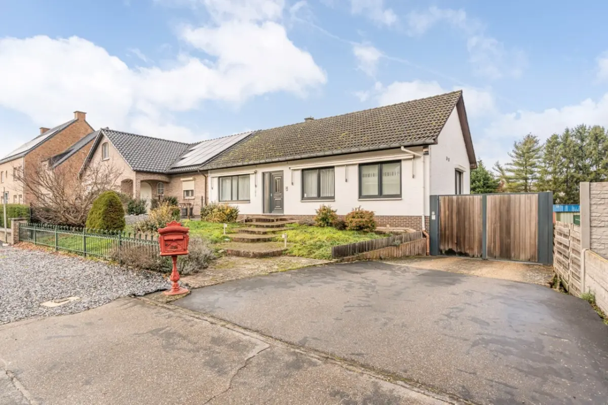 Huis te  koop in Opoeteren 3680 299000.00€ 3 slaapkamers m² - Zoekertje 683381