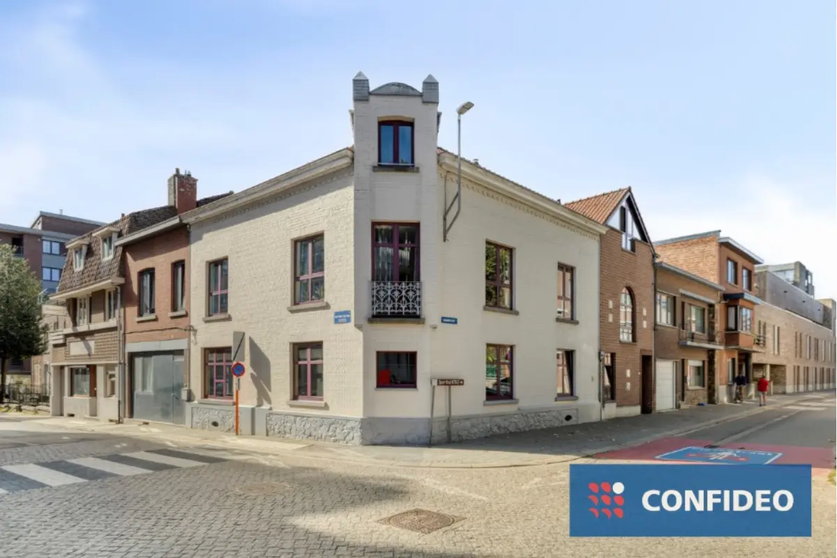 Huis te  koop in Berg 3700 550000.00€  slaapkamers m² - Zoekertje 686091