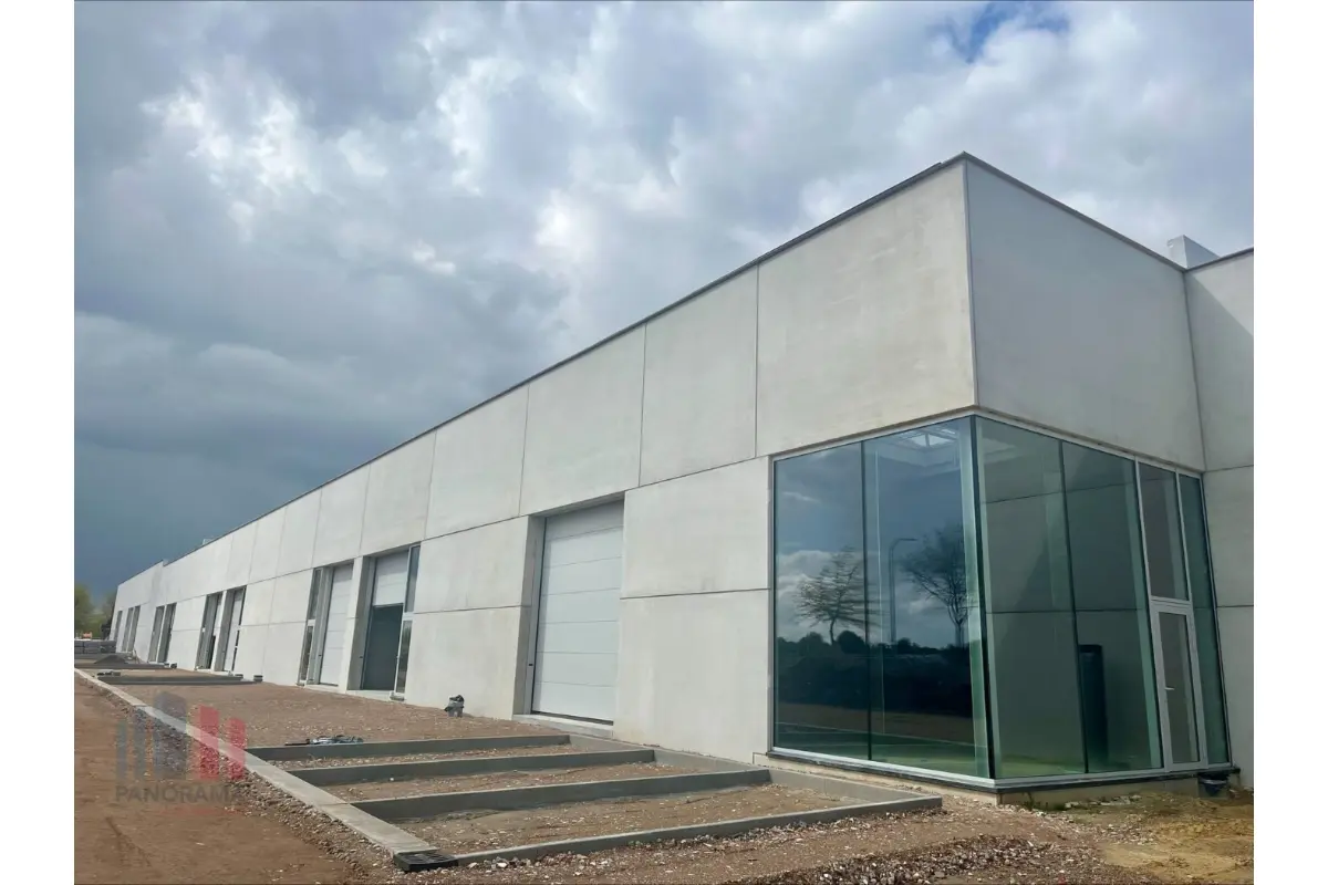 Handelszaak te  koop in Hasselt 3500 295500.00€  slaapkamers 210.00m² - Zoekertje 686004