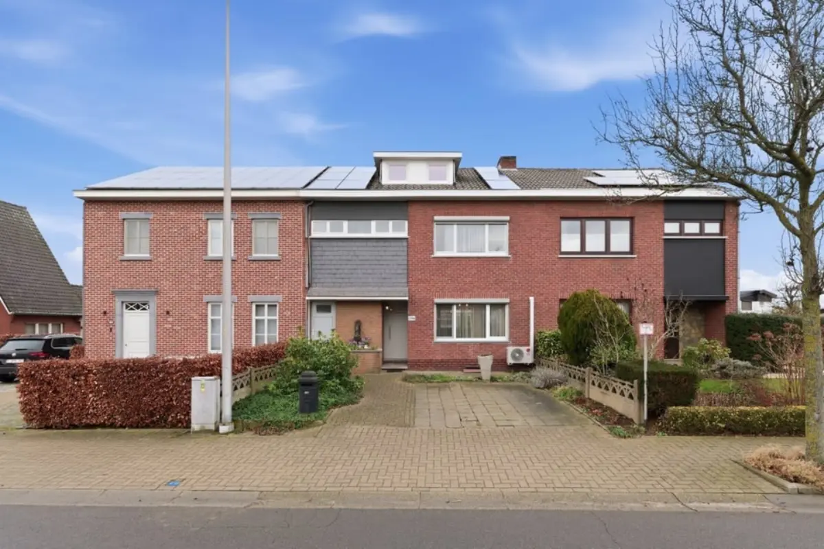 Huis te  koop in Berg 3700 280000.00€ 3 slaapkamers 175.00m² - Zoekertje 688749