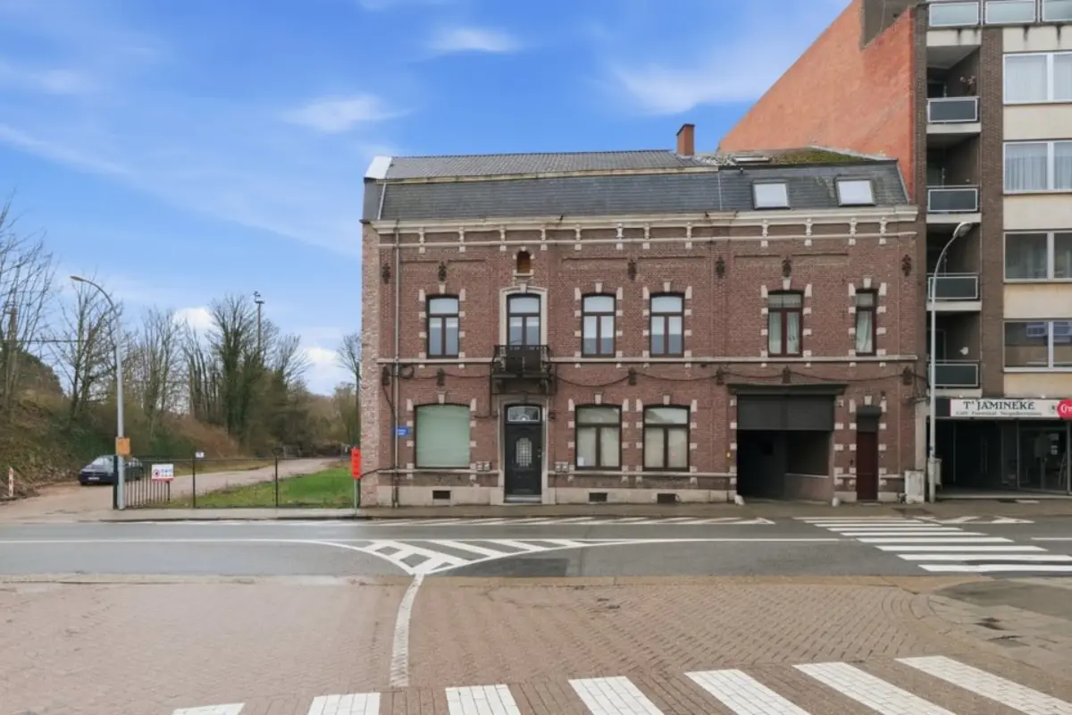 Huis te  koop in Berg 3700 399000.00€ 4 slaapkamers 278.00m² - Zoekertje 689374