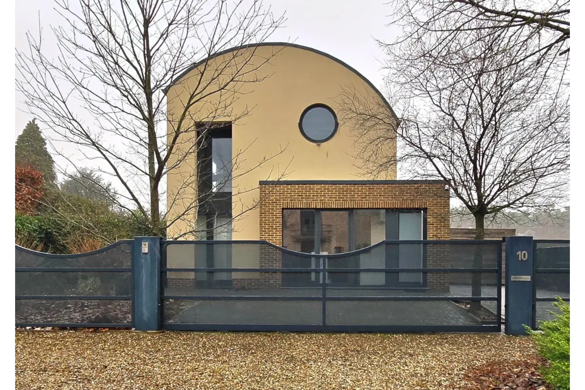 Huis te  koop in Dilsen-Stokkem 3650 630000.00€ 3 slaapkamers 351.00m² - Zoekertje 690334