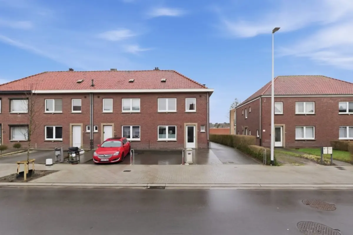 Huis te  koop in Berg 3700 249000.00€ 2 slaapkamers 150.00m² - Zoekertje 690340