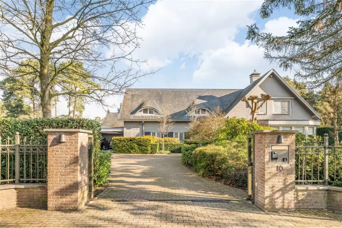 Huis te  koop in Neerpelt 3910 975000.00€ 5 slaapkamers 418.00m² - Zoekertje 690279