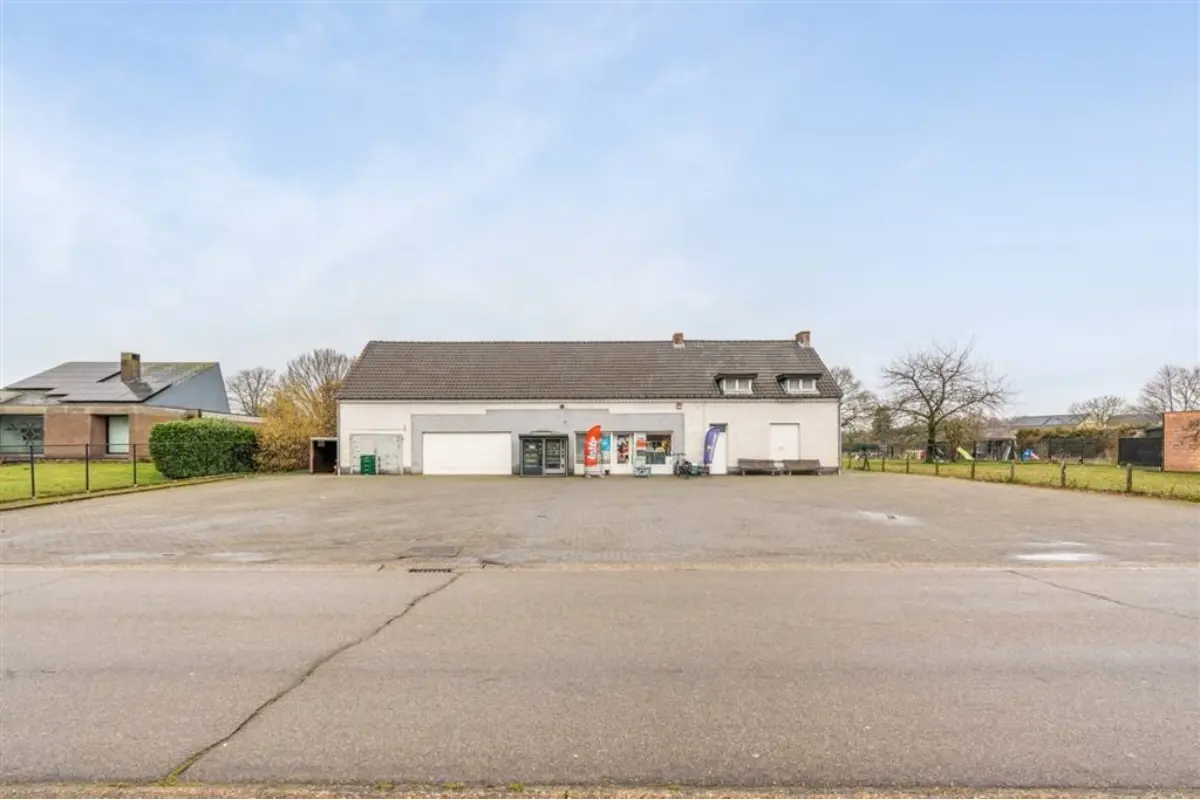 Handelszaak te  koop in Heusden-Zolder 3550 465000.00€ 3 slaapkamers 479.00m² - Zoekertje 693198