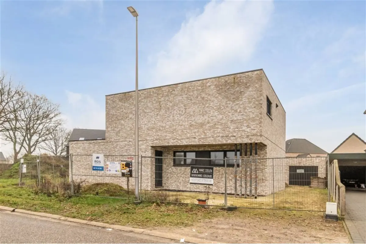 Huis te  koop in Hamont-Achel 3930 385000.00€ 3 slaapkamers 225.00m² - Zoekertje 698572