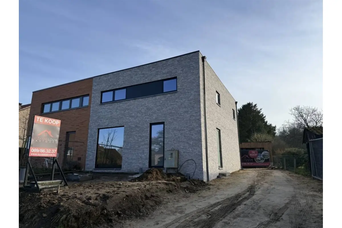 Huis te  koop in Neeroeteren 3680 397000.00€ 3 slaapkamers m² - Zoekertje 700630
