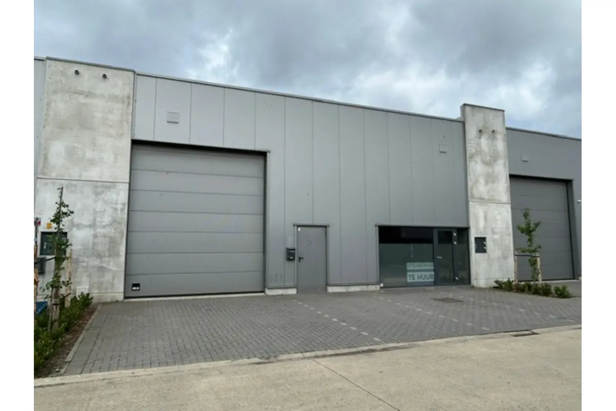 Handelszaak te  huur in Overpelt 3900 1589.00€  slaapkamers m² - Zoekertje 702815