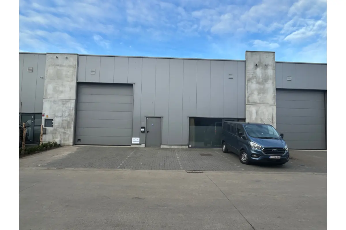 Handelszaak te  huur in Overpelt 3900 1589.00€  slaapkamers m² - Zoekertje 702815