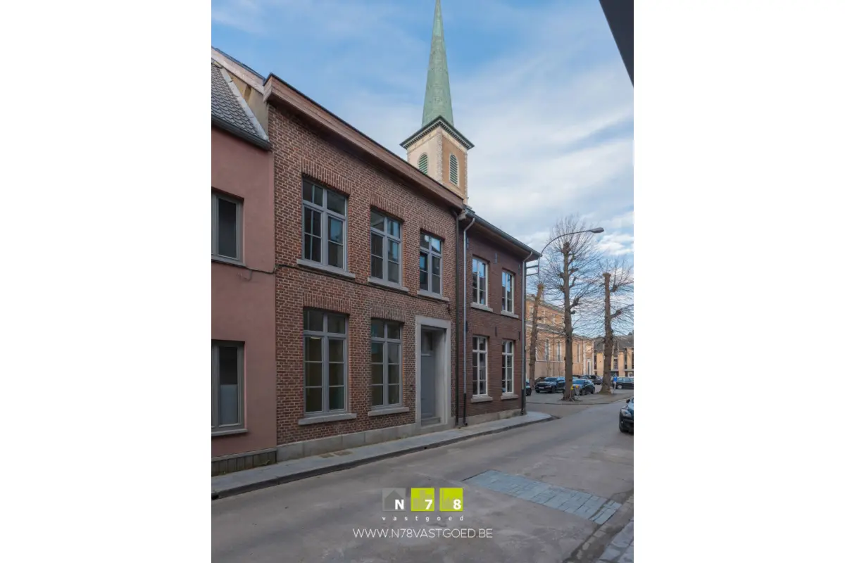 Appartement te  huur in Maaseik 3680 1250.00€ 2 slaapkamers m² - Zoekertje 704301