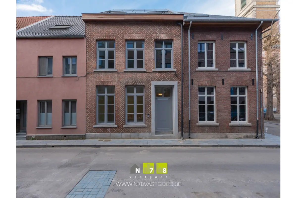 Appartement te  huur in Maaseik 3680 1250.00€ 2 slaapkamers m² - Zoekertje 704302