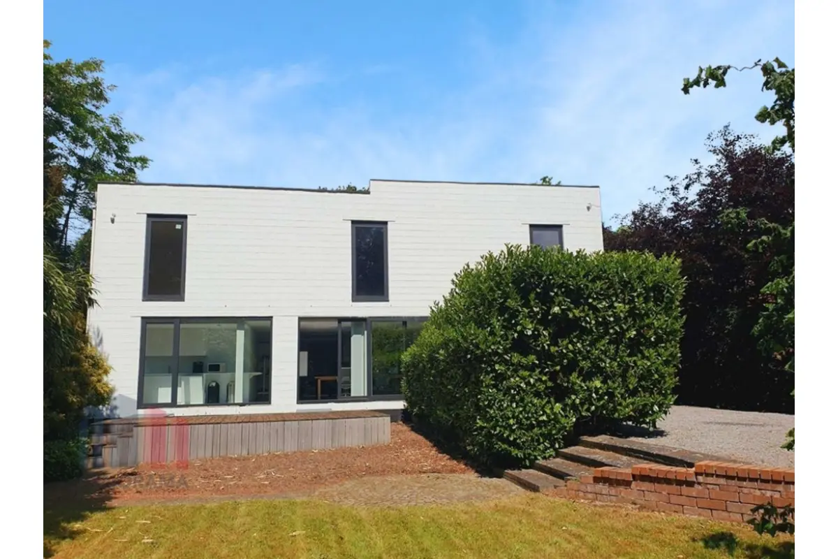 Handelszaak te  koop in Guigoven 3723 899000.00€  slaapkamers 500.00m² - Zoekertje 708138