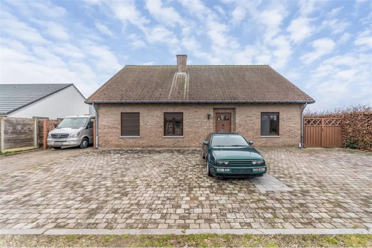 Huis te  koop in Kleine-Brogel 3990 445000.00€ 5 slaapkamers 260.00m² - Zoekertje 710087