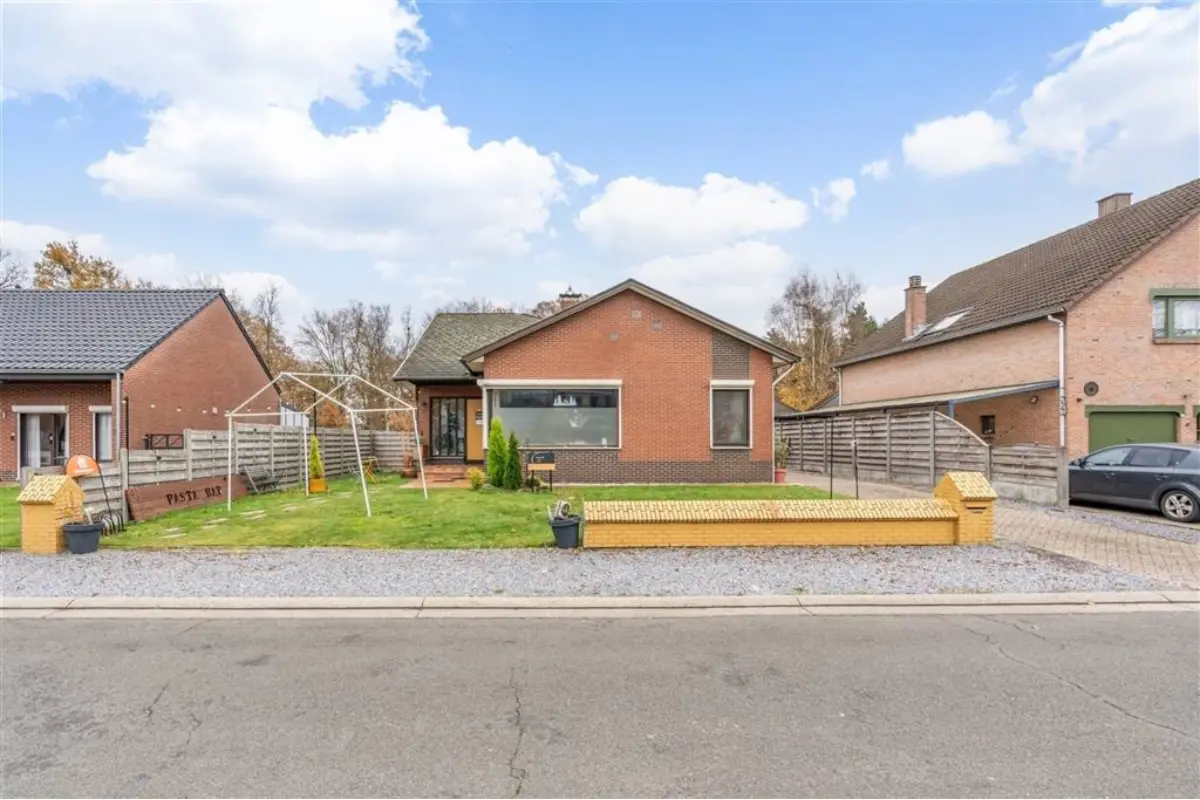 Huis te  koop in Overpelt 3900 299000.00€ 3 slaapkamers 166.00m² - Zoekertje 712875