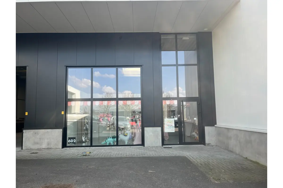 Handelszaak te  huur in Hasselt 3500 1180.00€  slaapkamers m² - Zoekertje 713458