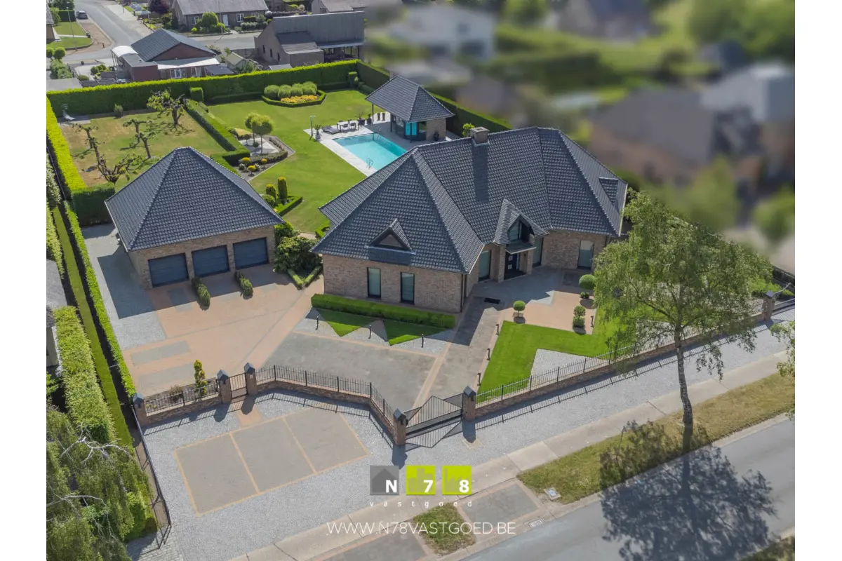 Huis te  koop in Bree 3960 0.00€ 4 slaapkamers 446.00m² - Zoekertje 715066