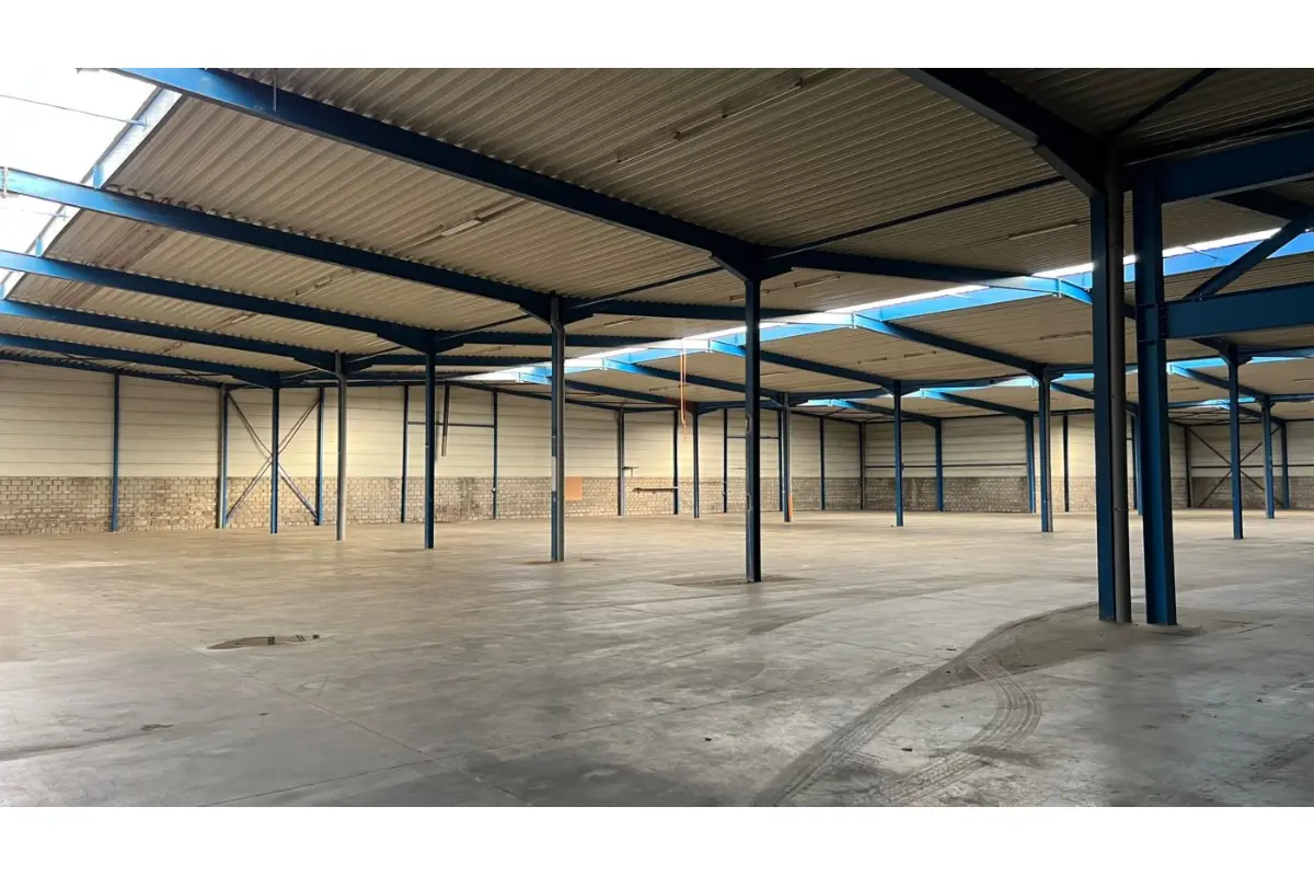 Handelszaak te  huur in Zutendaal 3690 8334.00€  slaapkamers 2000.00m² - Zoekertje 725217