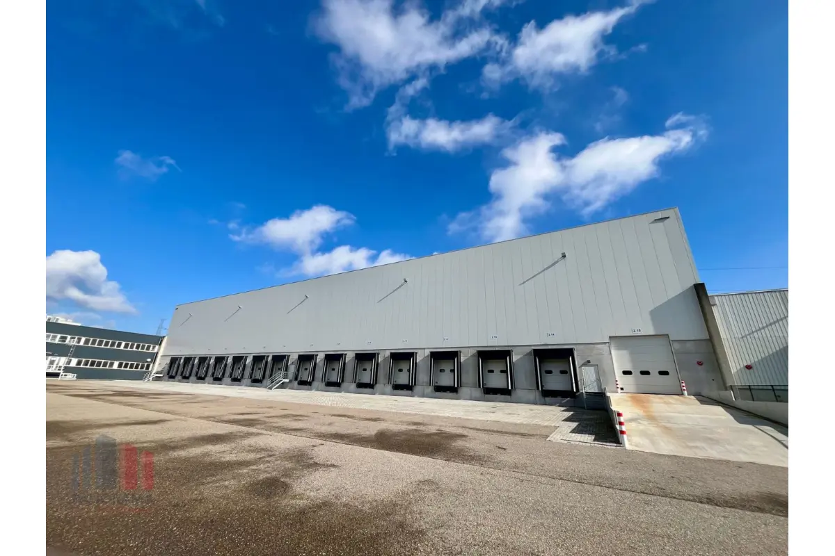 Handelszaak te  huur in Genk 3600 58537.00€  slaapkamers m² - Zoekertje 725206