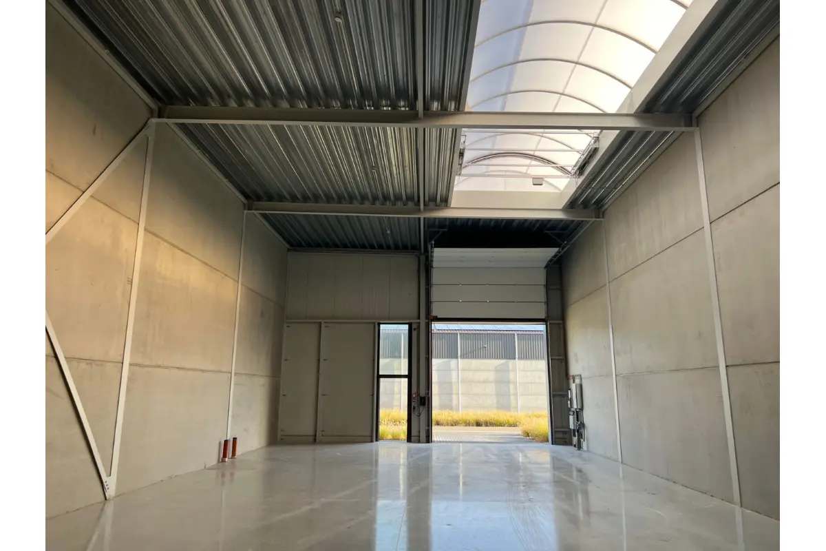 Handelszaak te  huur in Genk 3600 1138.00€  slaapkamers 210.00m² - Zoekertje 725222