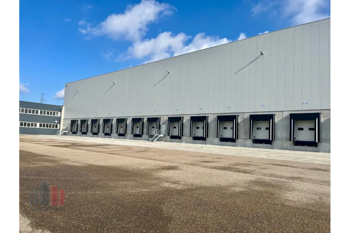 Handelszaak te  huur in Genk 3600 53691.00€  slaapkamers m² - Zoekertje 725207