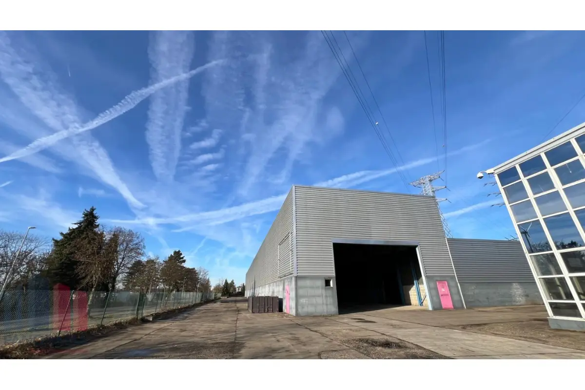 Handelszaak te  huur in Zutendaal 3690 15000.00€  slaapkamers 4000.00m² - Zoekertje 725216