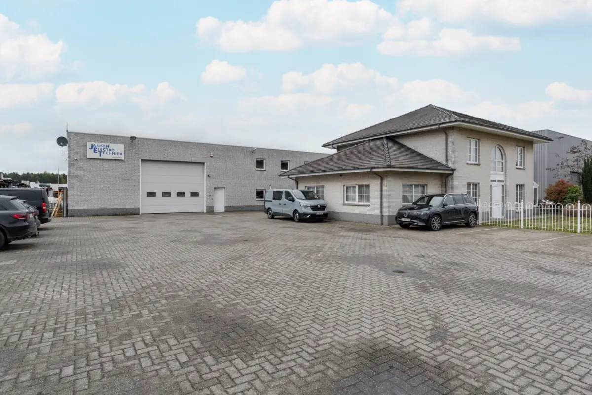 Handelszaak te  koop in Lommel 3920 1295000.00€  slaapkamers m² - Zoekertje 730163