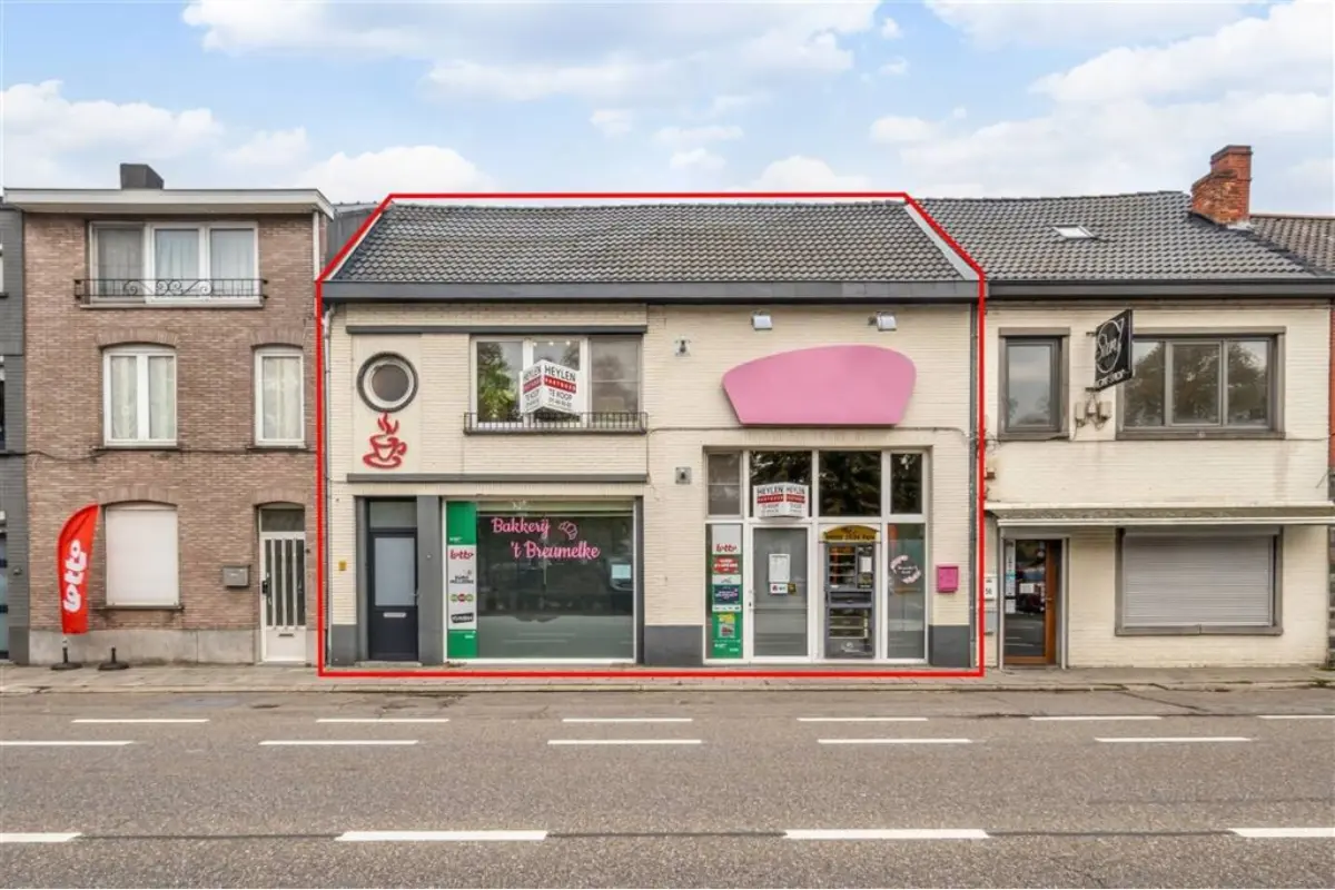 Handelszaak te  koop in Berg 3700 345000.00€ 1 slaapkamers 247.00m² - Zoekertje 730211