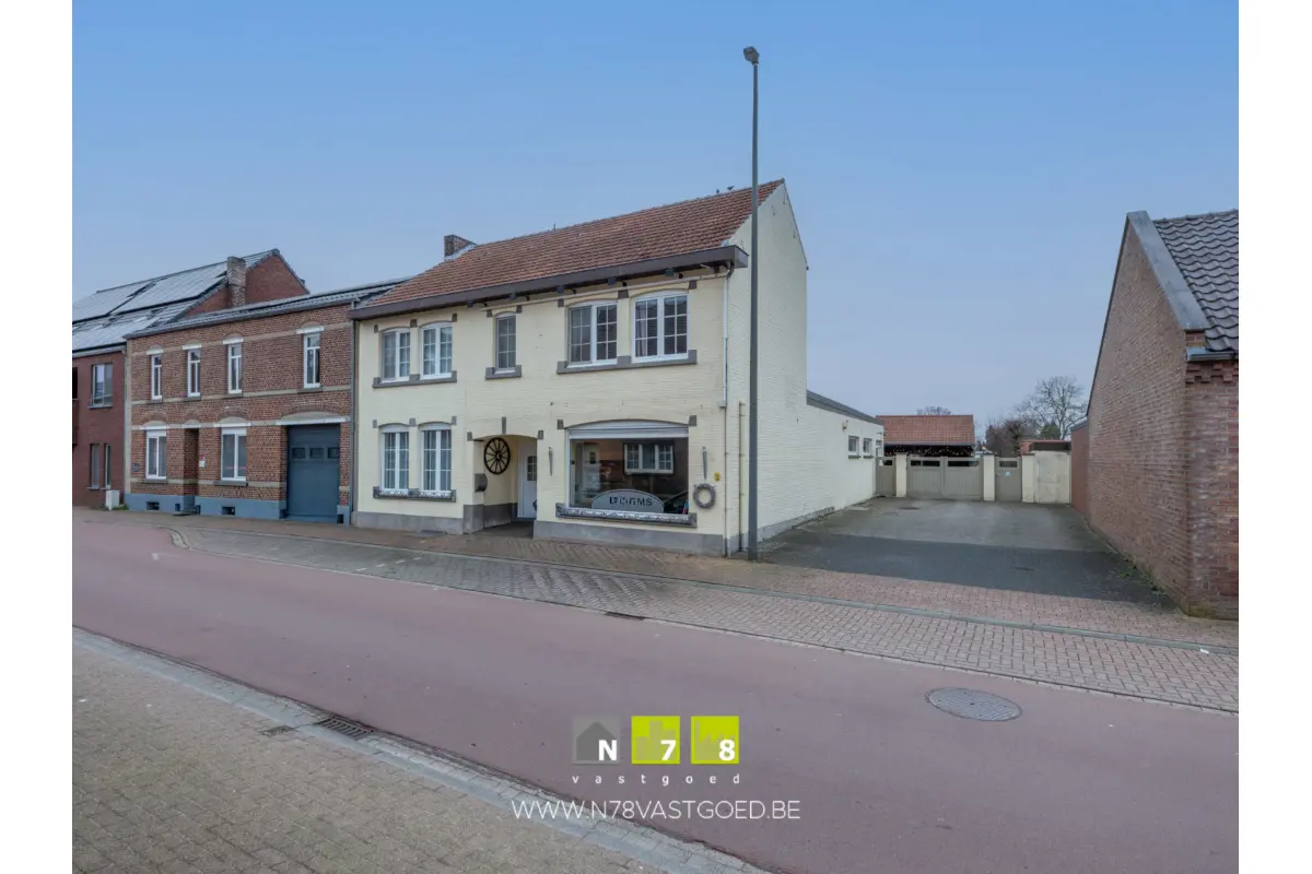 Handelszaak te  koop in Dilsen-Stokkem 3650 437000.00€  slaapkamers 262.00m² - Zoekertje 731514