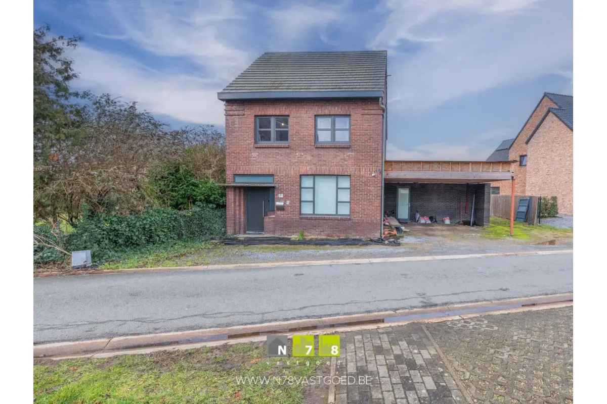 Huis te  koop in Maaseik 3680 369000.00€ 3 slaapkamers 220.00m² - Zoekertje 733088