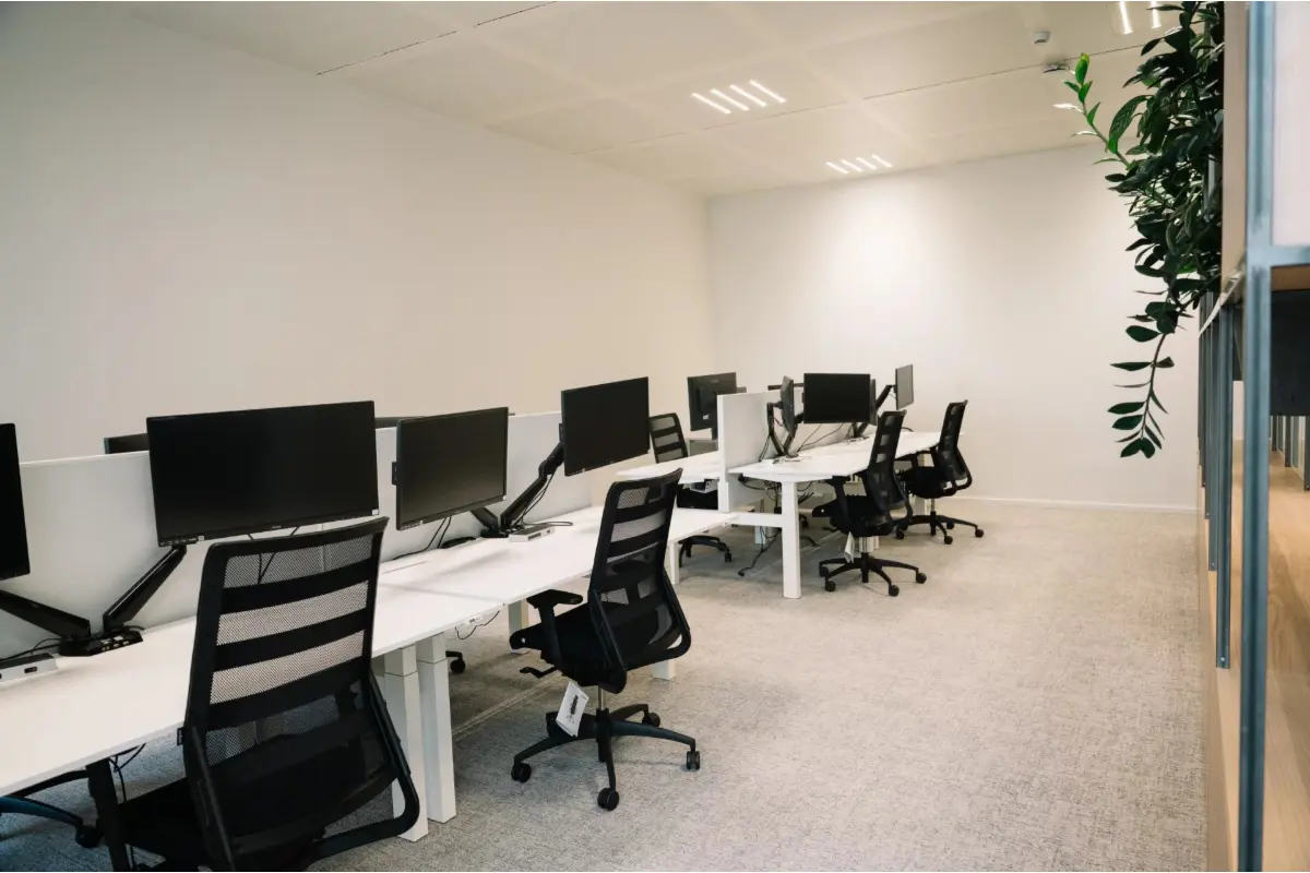 Handelszaak te  huur in Hasselt 3500 325.00€  slaapkamers 686.73m² - Zoekertje 735726