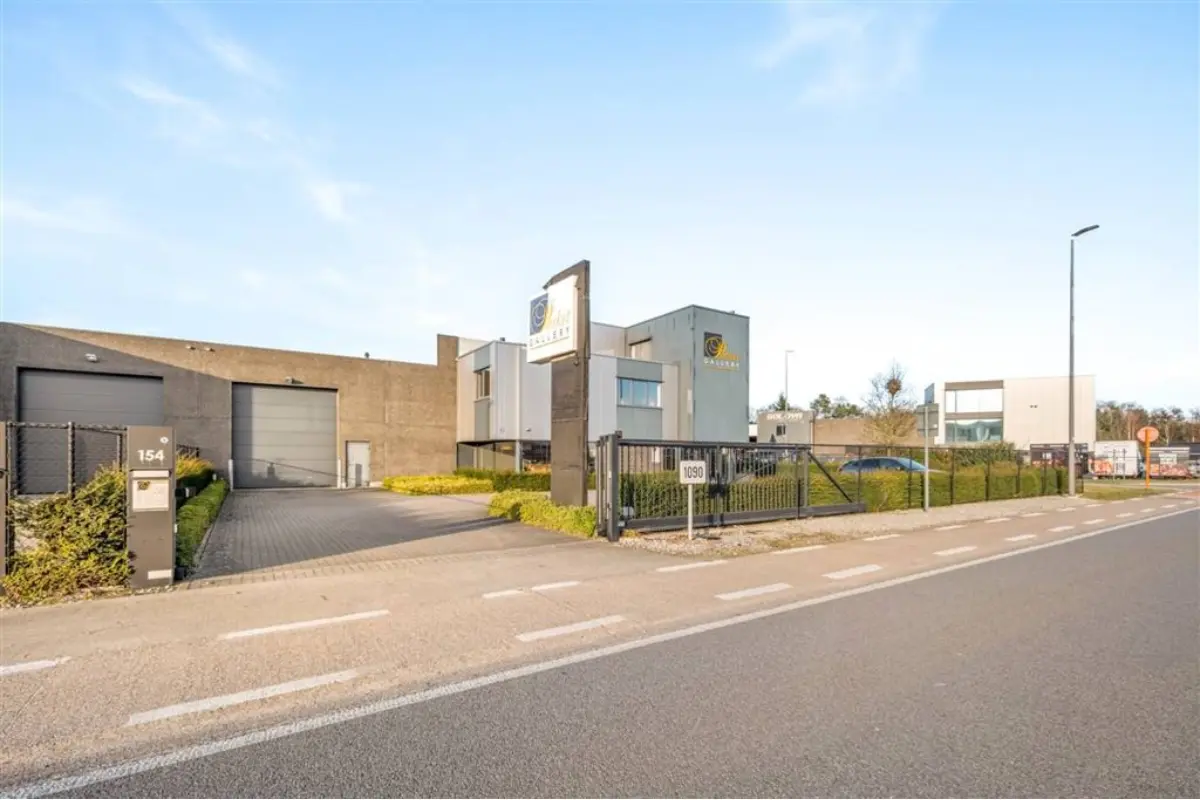 Handelszaak te  koop in Lommel 3920 895000.00€  slaapkamers 911.00m² - Zoekertje 736035