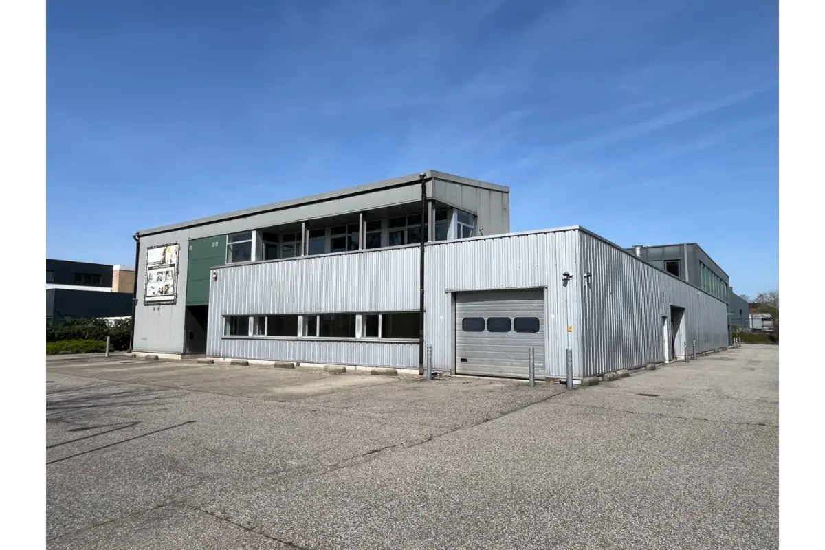 Handelszaak te  koop in Genk 3600 1499000.00€  slaapkamers 1780.00m² - Zoekertje 737122