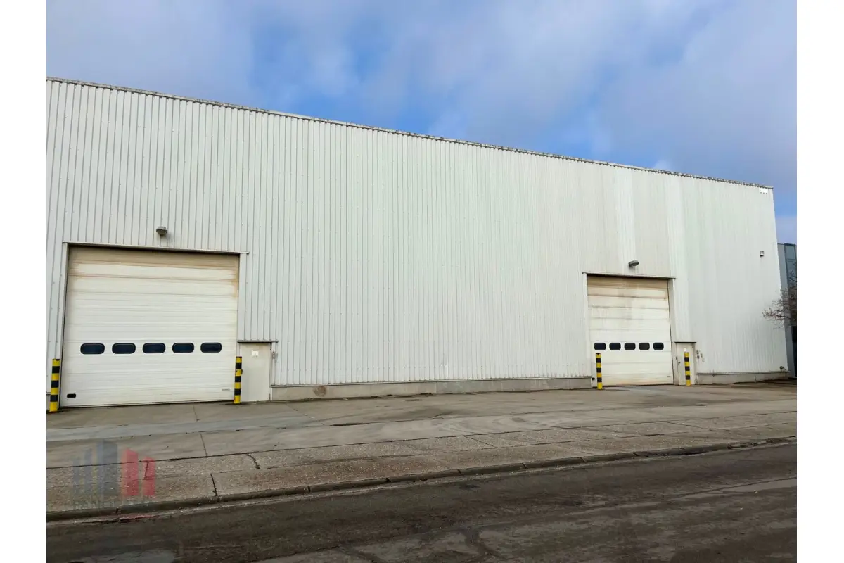 Handelszaak te  huur in Genk 3600 19434.00€  slaapkamers m² - Zoekertje 737165