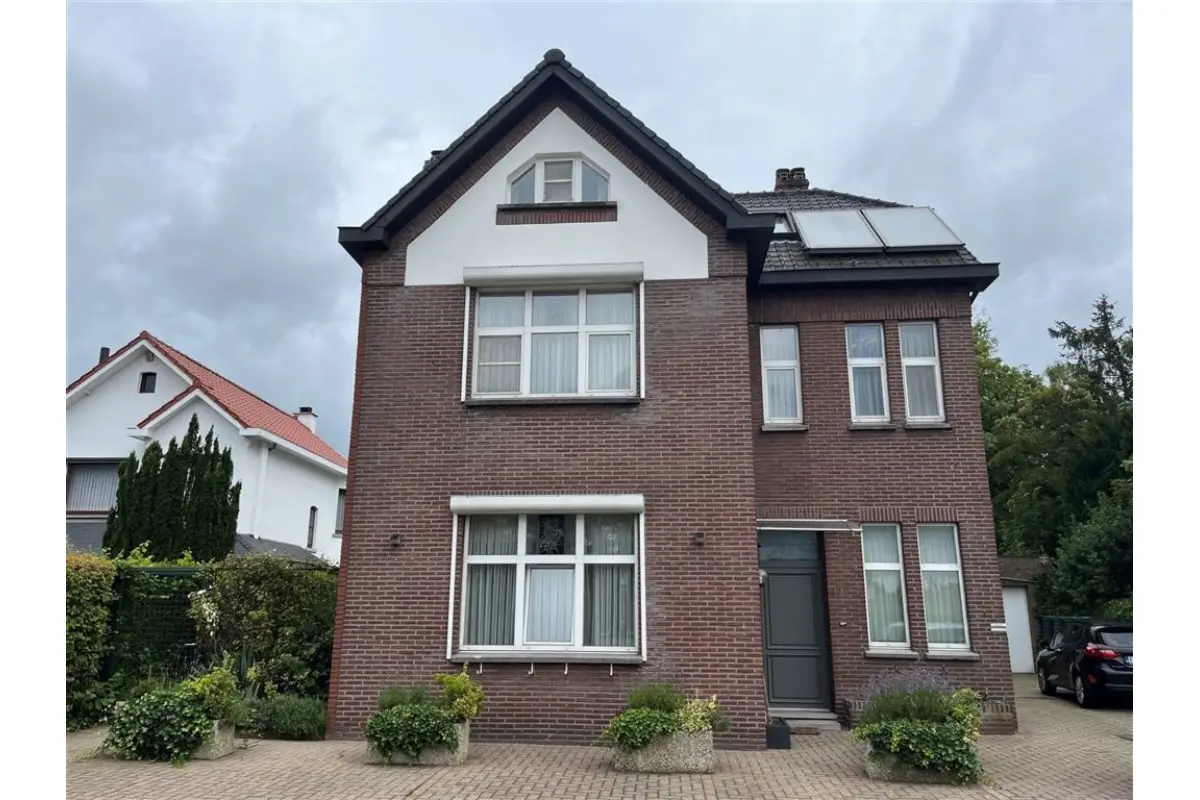 Huis te  huur in Hechtel 3940 2550.00€ 5 slaapkamers 359.00m² - Zoekertje 738971