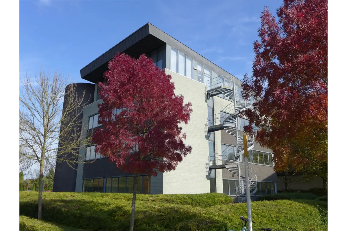 Handelszaak te  koop in Hasselt 3500 2630000.00€  slaapkamers 1786.00m² - Zoekertje 742417