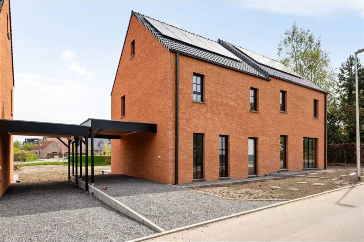Huis te  koop in Berg 3700 407174.00€ 4 slaapkamers 174.00m² - Zoekertje 742833