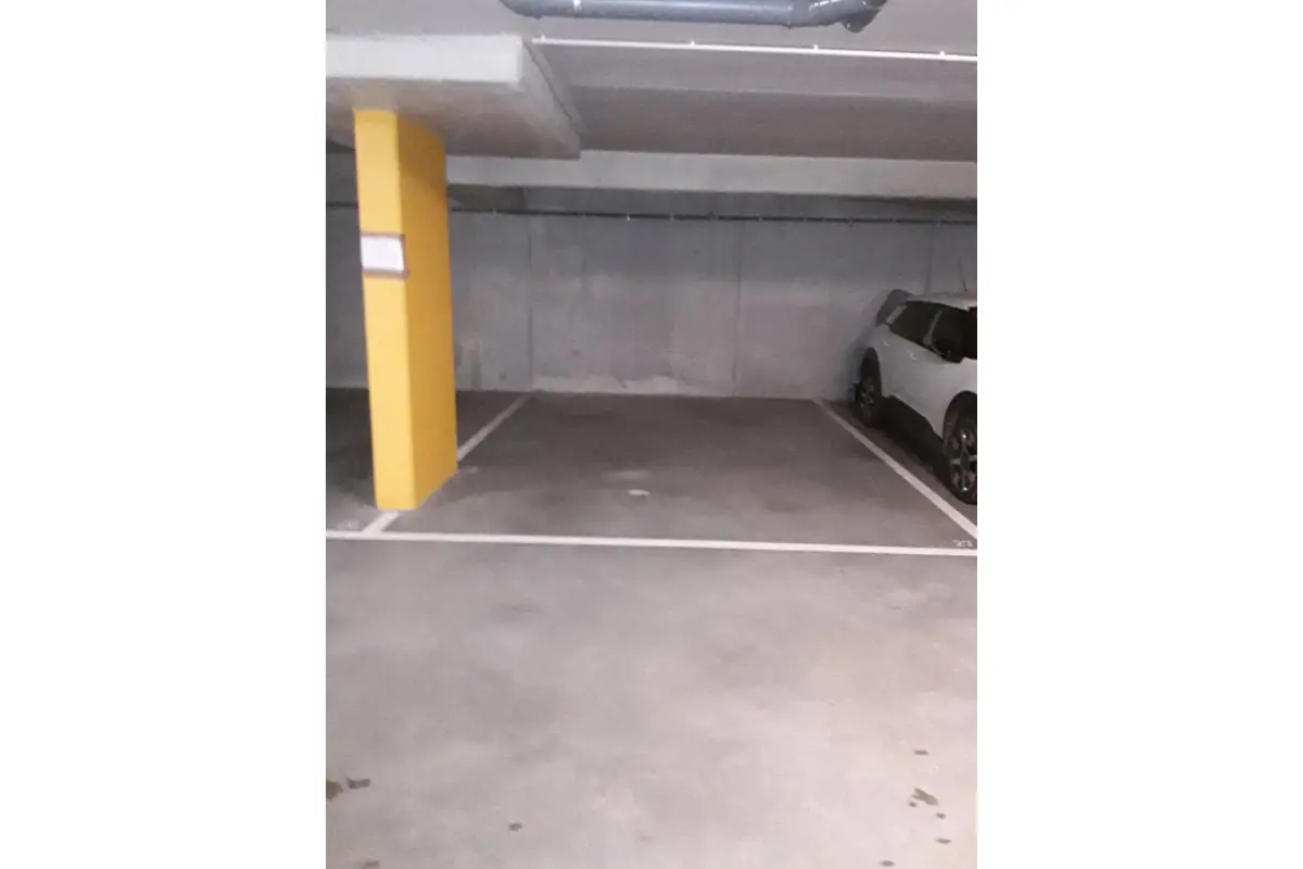 Parking te  huur in Genk 3600 75.00€  slaapkamers m² - Zoekertje 743154