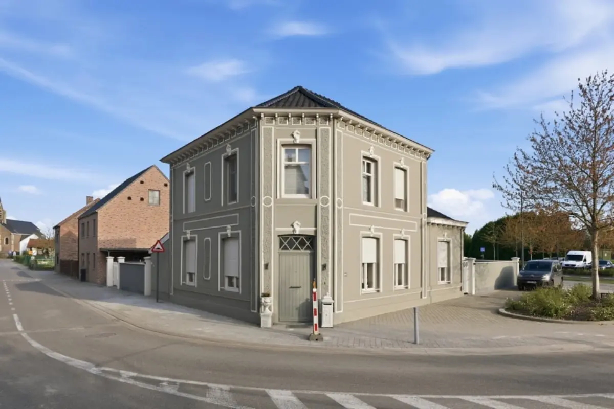 Huis te  koop in Berg 3700 425000.00€ 3 slaapkamers 176.00m² - Zoekertje 743281